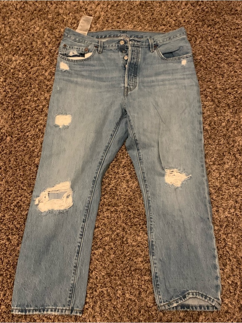 Light Blue Distressed Levi’s Women’s Jeans